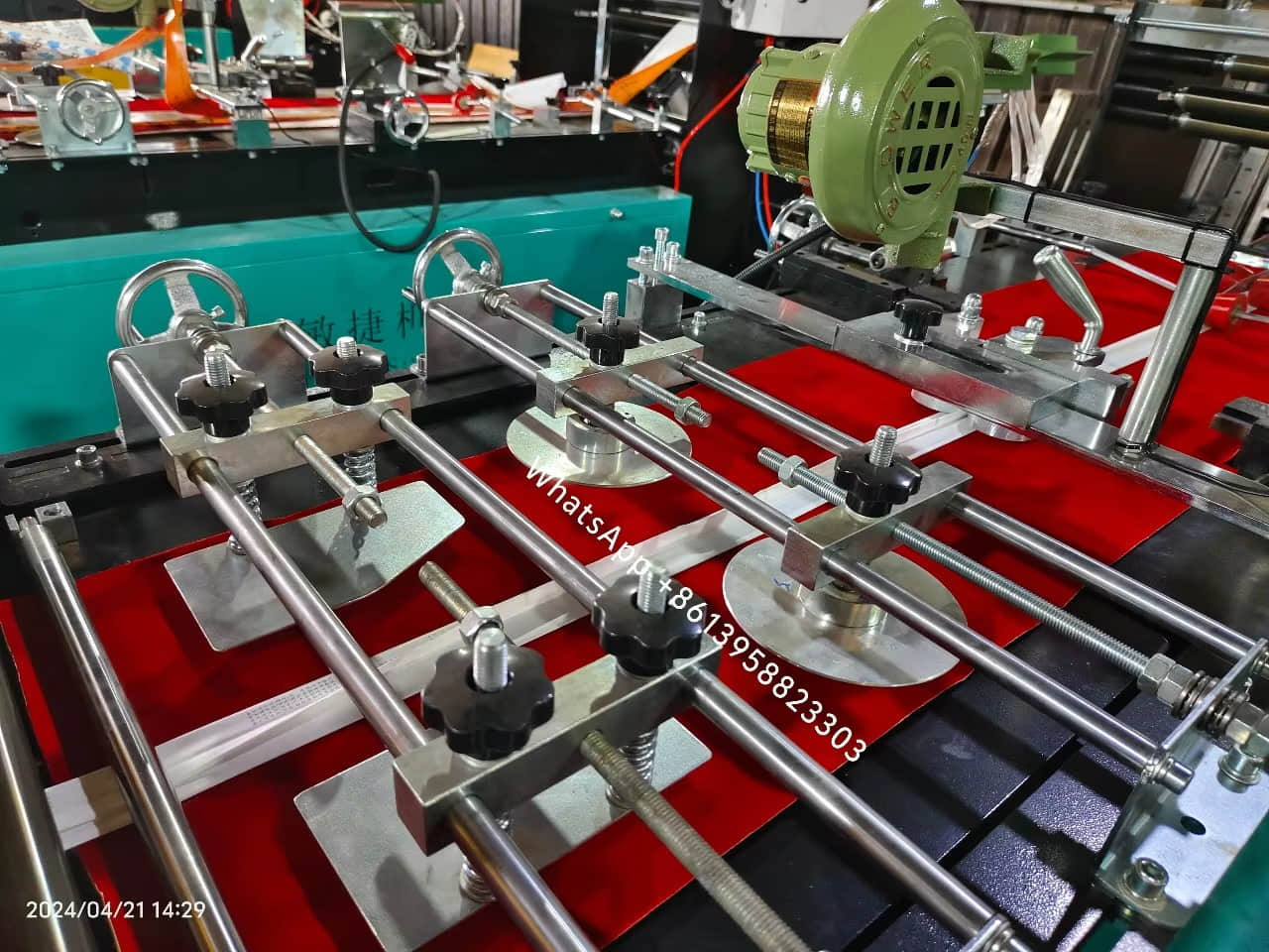 Máquina para fabricar bolsas con sellado central para laminación de bolsas alimentos y café MJ-350-B