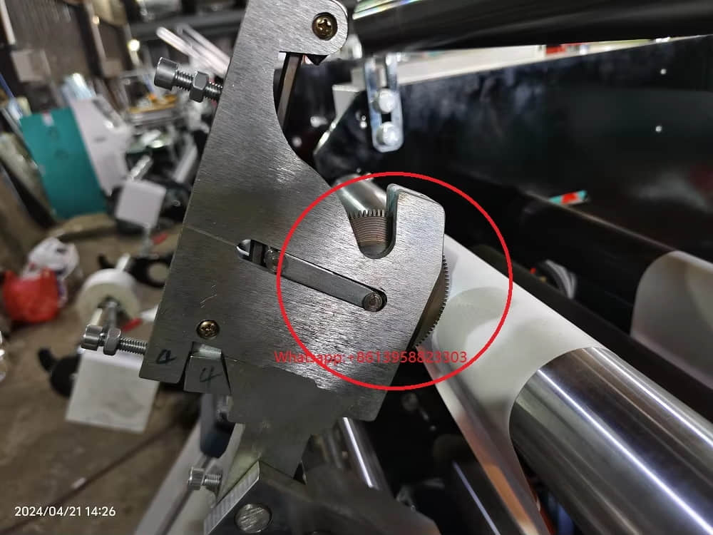 Máquina de costura de etiquetas adhesivas para películas retráctiles de PVC y PET Máquina de costura de etiquetas adhesivas para películas retráctiles de PVC y PET