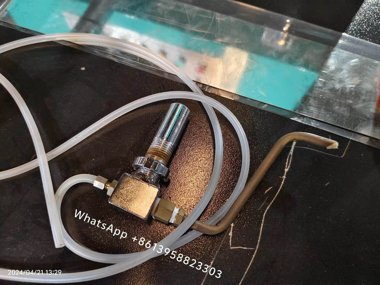 Máquina de costura de etiquetas adhesivas para películas retráctiles de PVC y PET Máquina de costura de etiquetas adhesivas para películas retráctiles de PVC y PET