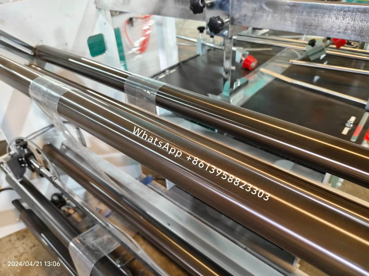 Máquina de costura de etiquetas adhesivas para películas retráctiles de PVC y PET Máquina de costura de etiquetas adhesivas para películas retráctiles de PVC y PET