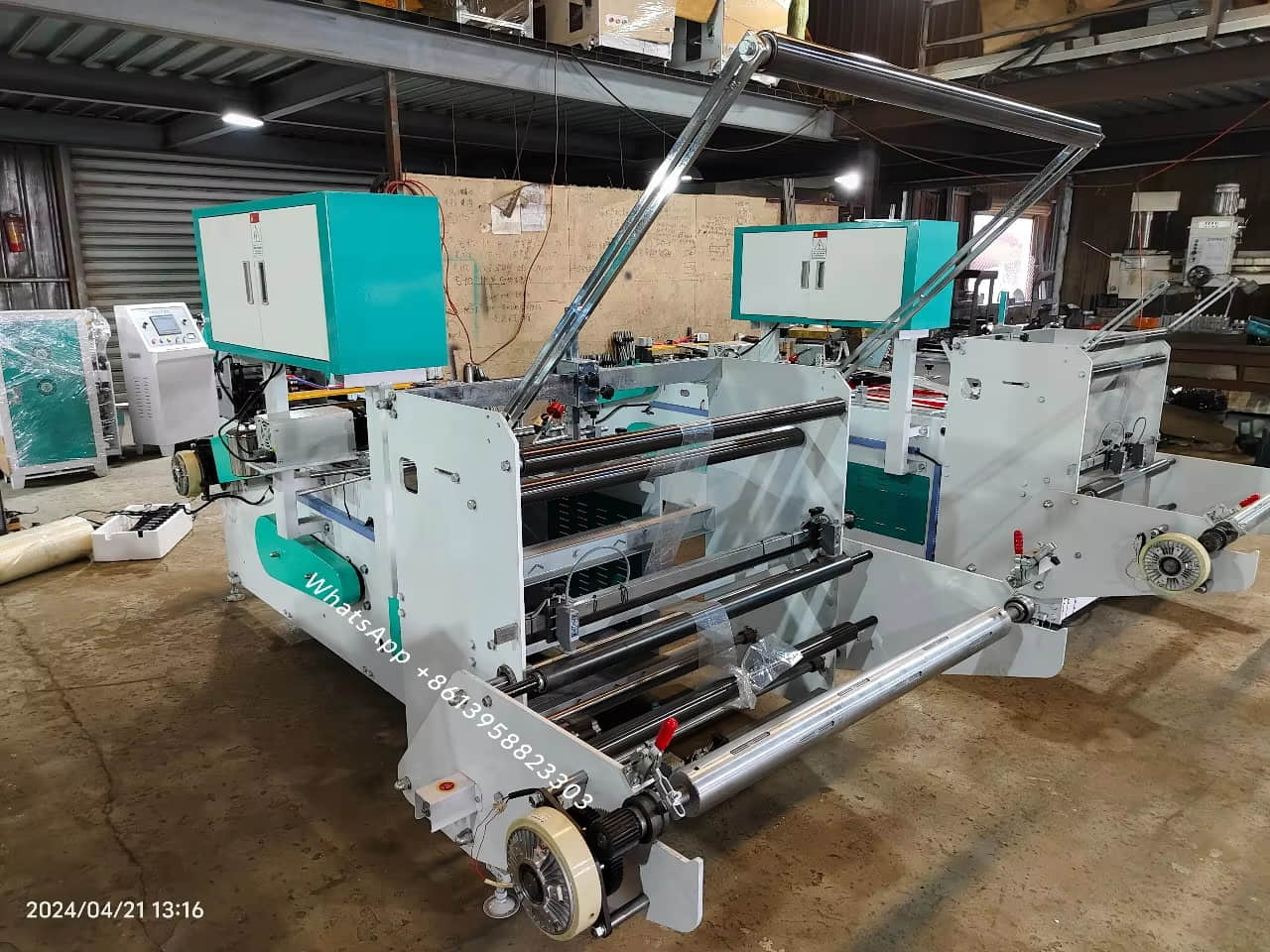 Máquina de costura de etiquetas adhesivas para películas retráctiles de PVC y PET Máquina de costura de etiquetas adhesivas para películas retráctiles de PVC y PET