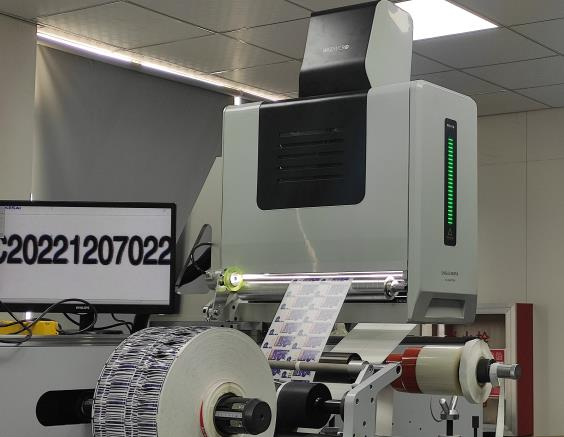 Sistema automático de inspección de banda para la calidad de impresión de máquinas flexográficas