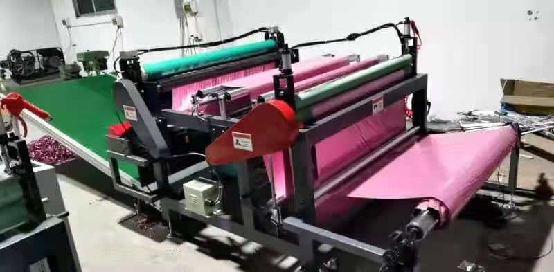 Máquina para fabricar cortinas de aluminio | Equipo para cortinas con flecos de oropel metálico