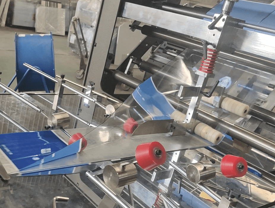 Máquina para fabricar bolsas con sellado de cuatro lados, de alta velocidad y alta calidad