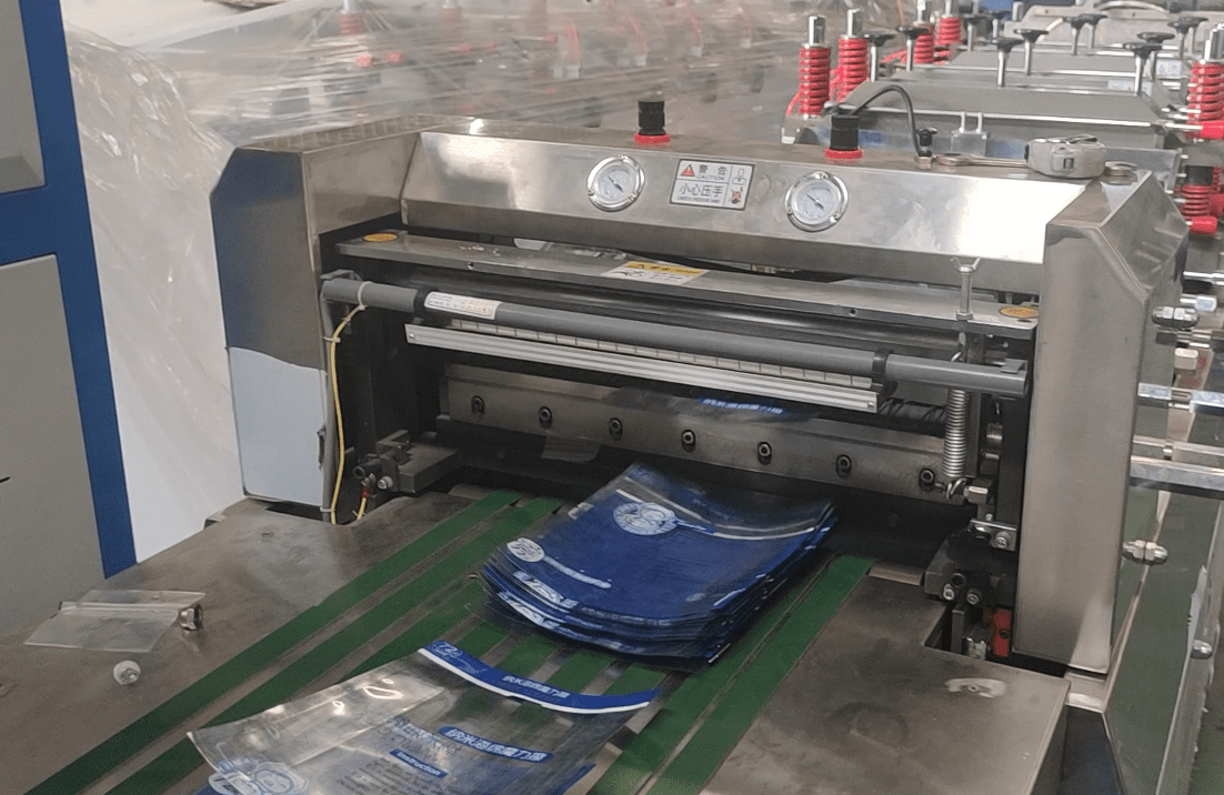 Máquina para fabricar bolsas con sellado de cuatro lados, de alta velocidad y alta calidad