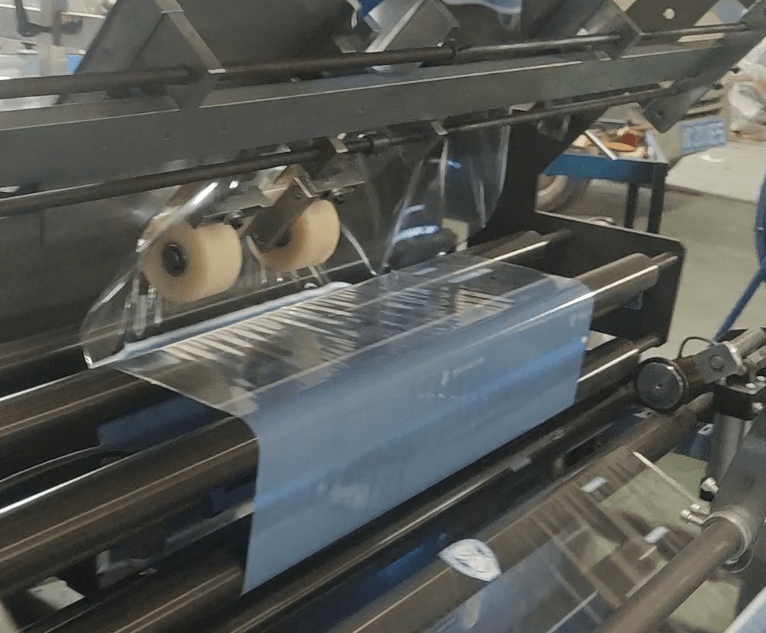 Máquina para fabricar bolsas con sellado de cuatro lados, de alta velocidad y alta calidad