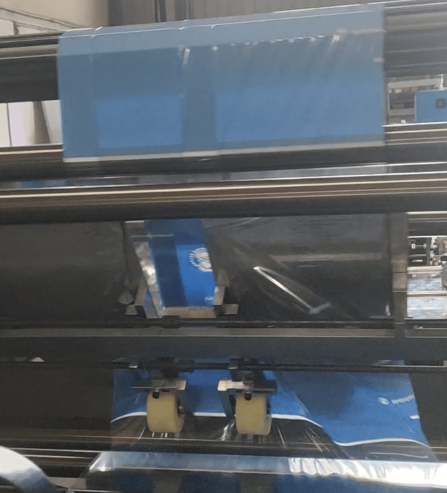 Máquina para fabricar bolsas con sellado de cuatro lados, de alta velocidad y alta calidad