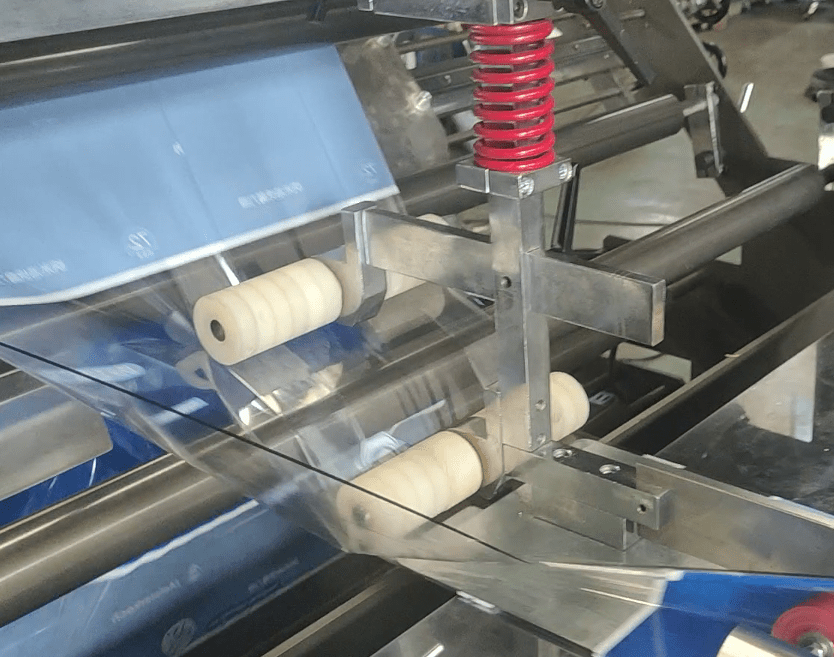 Máquina para fabricar bolsas con sellado de cuatro lados, de alta velocidad y alta calidad